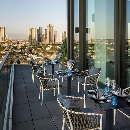 ホテル Melia Frankfurt 4*