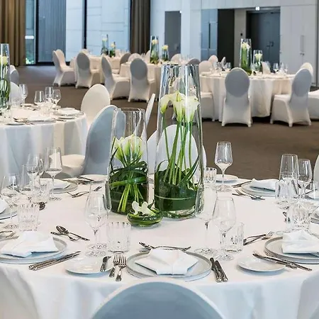 ホテル Melia Frankfurt 4*
